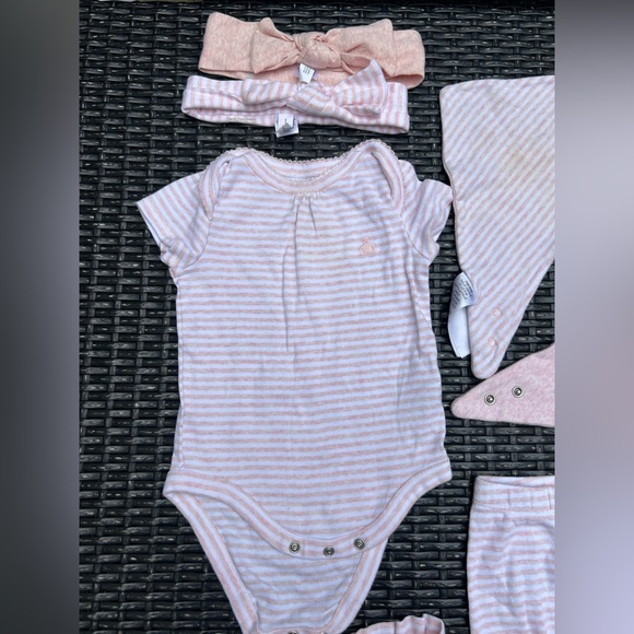 Baby gap first favorites 3-6 set - Picture 6 of 10